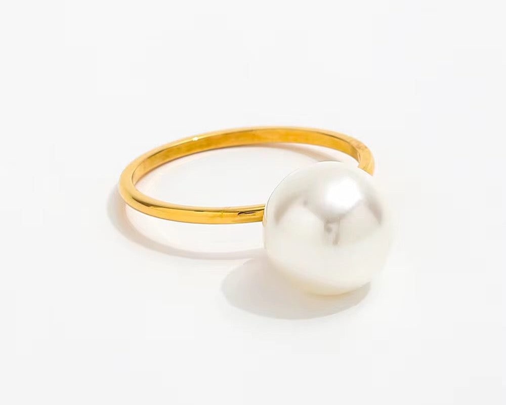 Echo Pearl Band Ring